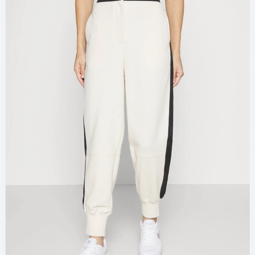 Sweaty Betty Riley M Cuffed lined worn once casual dressy pant. Side pockets - Picture 2 of 9